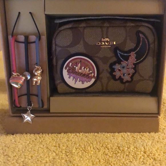 ⭐️🌙 COACH BOXED MINI BOXY COSMETIC CASE AND HAIR TIES SET ⭐️🌙 - Picture 5 of 16